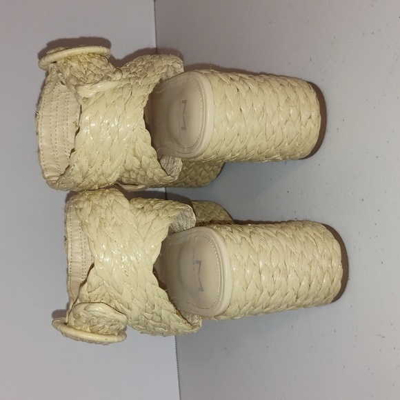 MARC FISHER  Womens Beige Platform Ankle strapped sandal size 8 and 1/2 - Picture 6 of 11